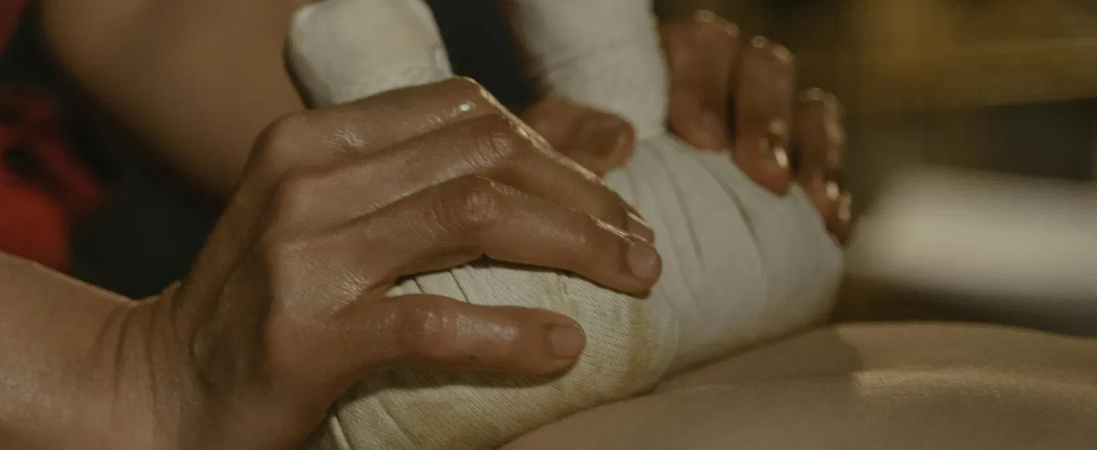 A woman getting a back massage through Ayurvedic methods.